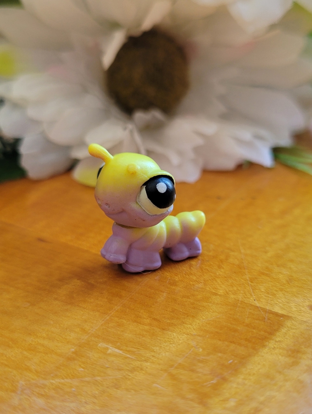 Littlest Pet Shop LPS Mini Caterpillar Inchworm Purple Yellow 2005 Hasbro